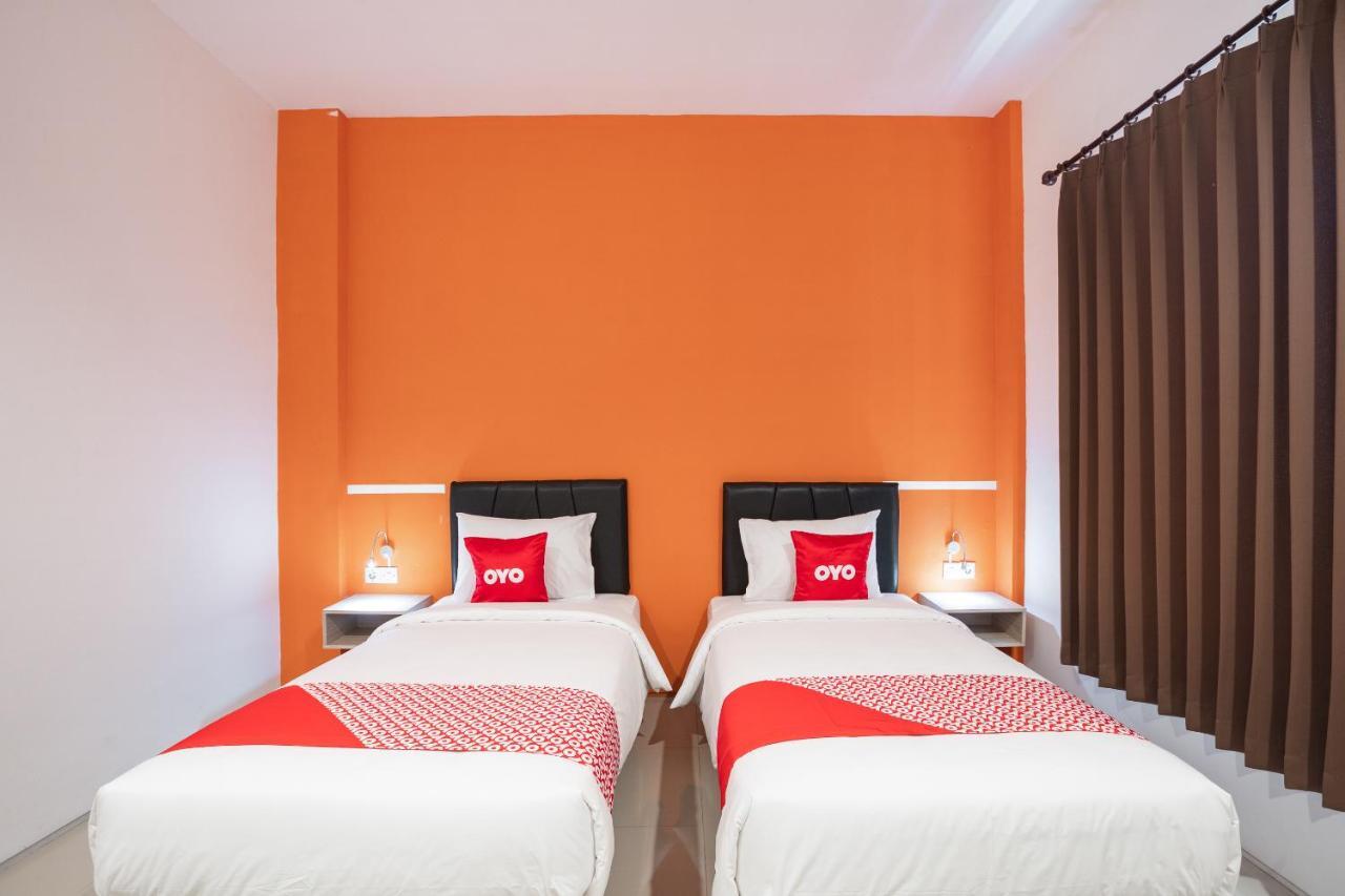 Oyo Flagship 1575 Urban 18 Hotel Surabaya Exterior photo