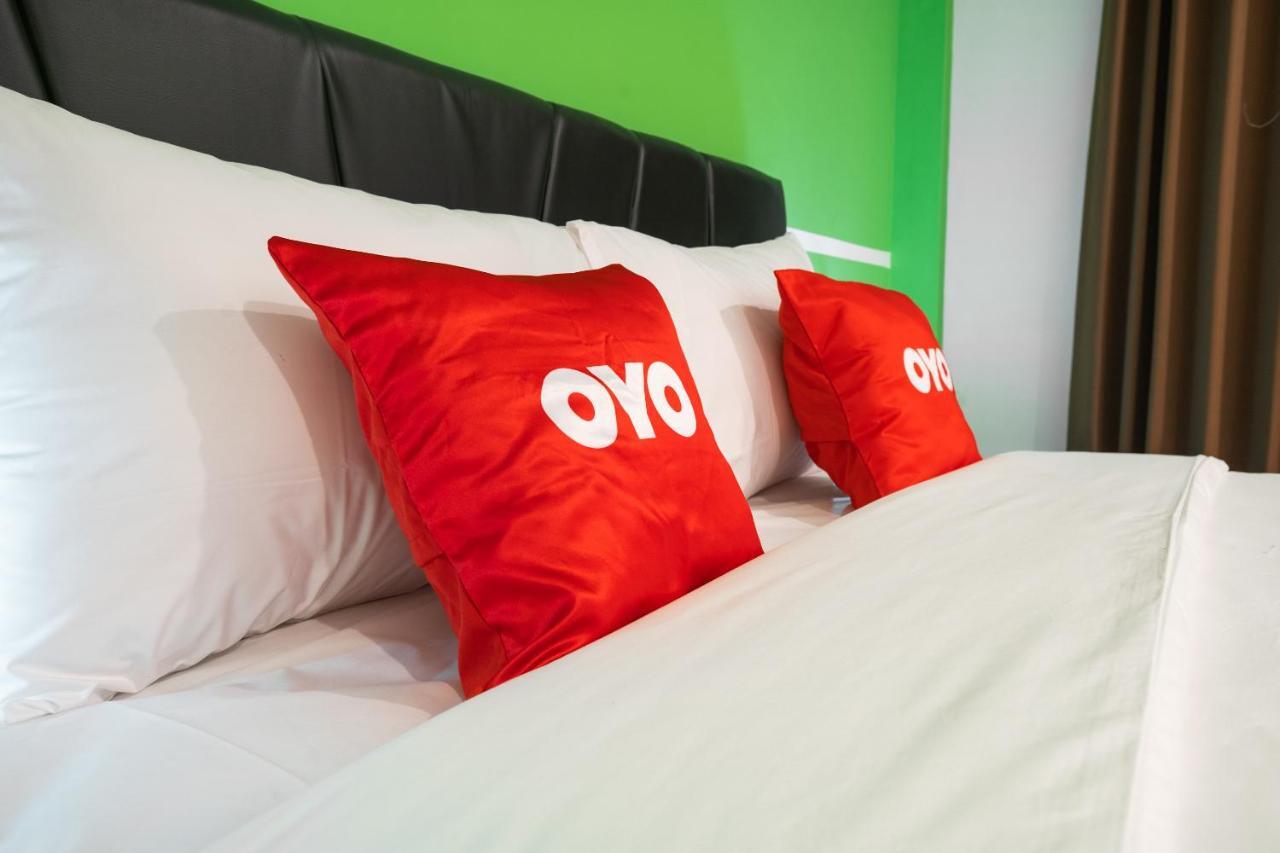 Oyo Flagship 1575 Urban 18 Hotel Surabaya Exterior photo