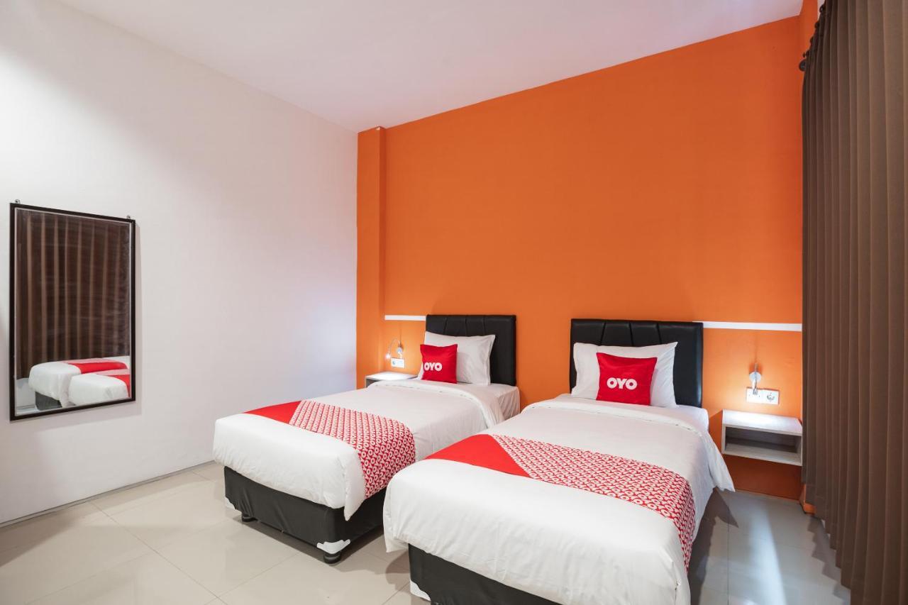 Oyo Flagship 1575 Urban 18 Hotel Surabaya Exterior photo