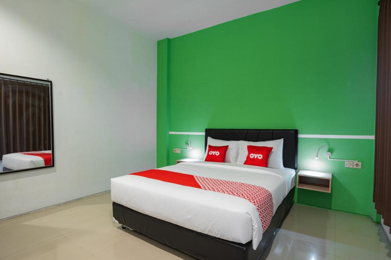Oyo Flagship 1575 Urban 18 Hotel Surabaya Exterior photo