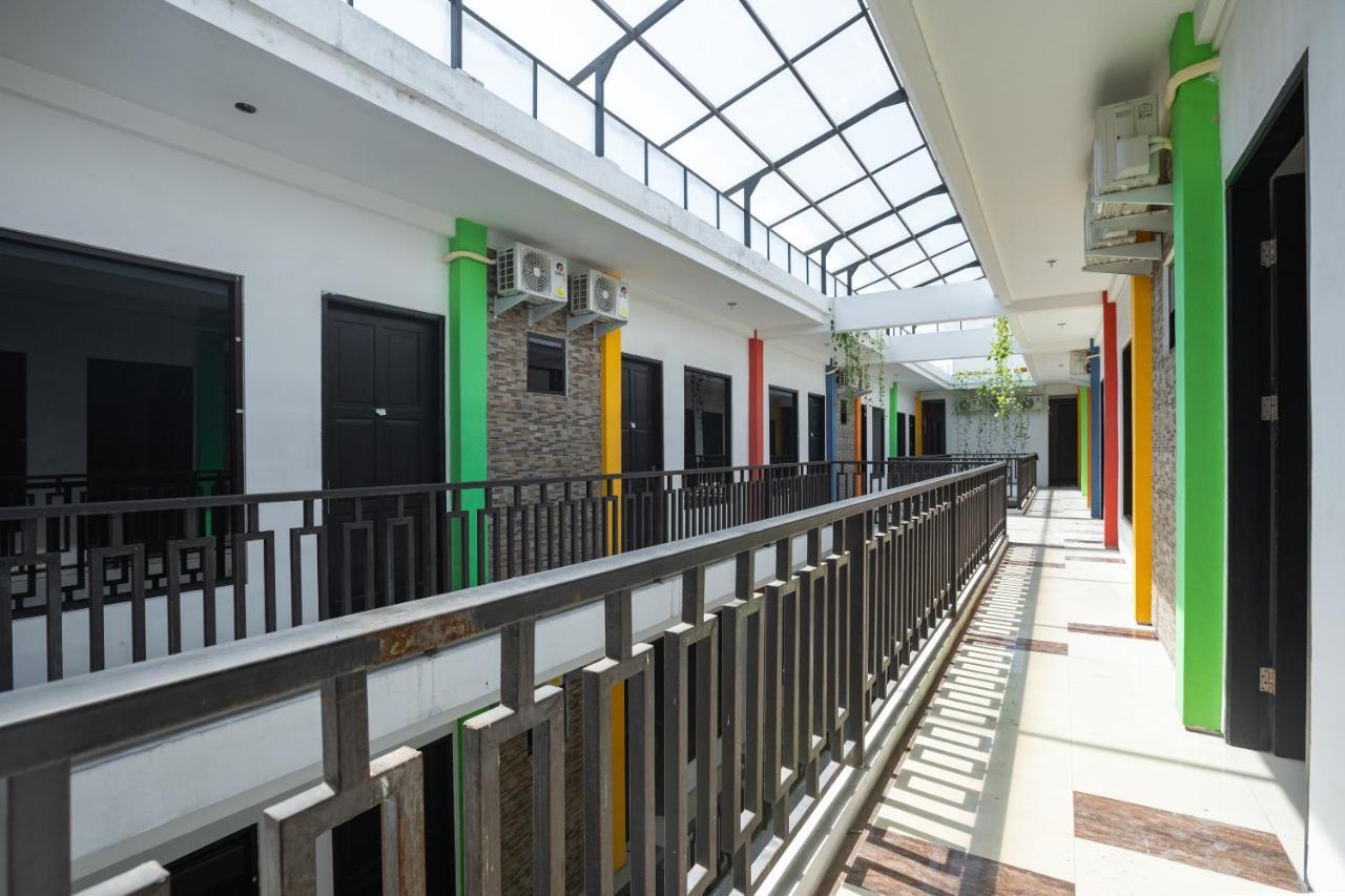 Oyo Flagship 1575 Urban 18 Hotel Surabaya Exterior photo