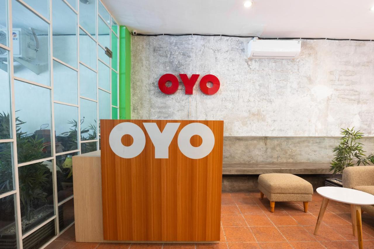 Oyo Flagship 1575 Urban 18 Hotel Surabaya Exterior photo
