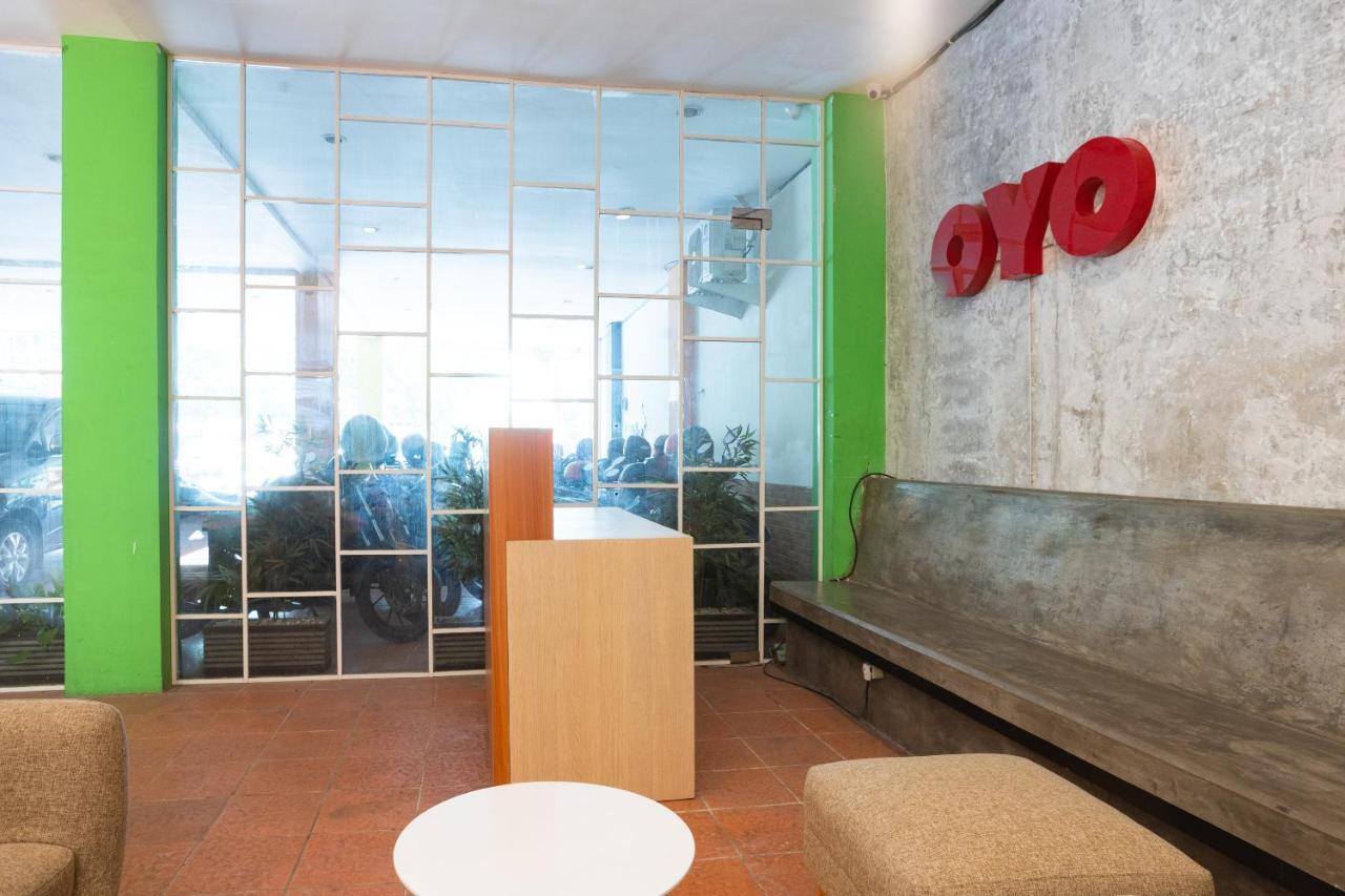 Oyo Flagship 1575 Urban 18 Hotel Surabaya Exterior photo