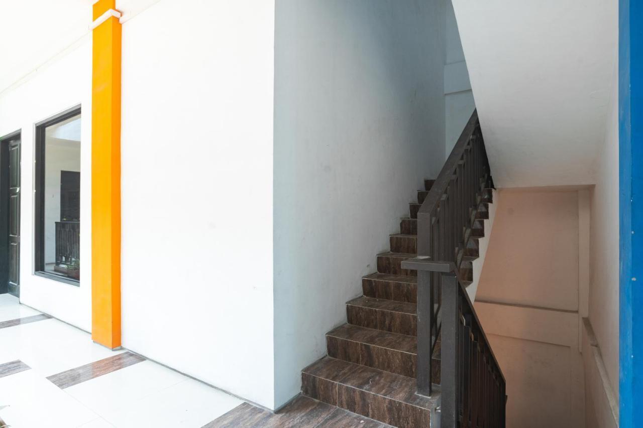 Oyo Flagship 1575 Urban 18 Hotel Surabaya Exterior photo